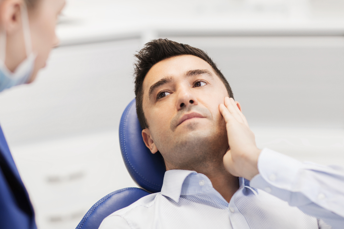 Cracked Tooth vs Sensitivity Warning Signs You Shouldn’t Ignore
