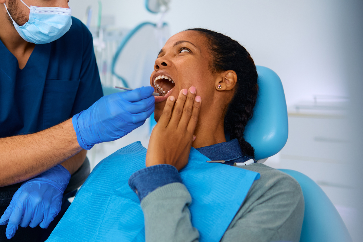 What Dentists Notice in 10 Seconds That Patients Usually Miss