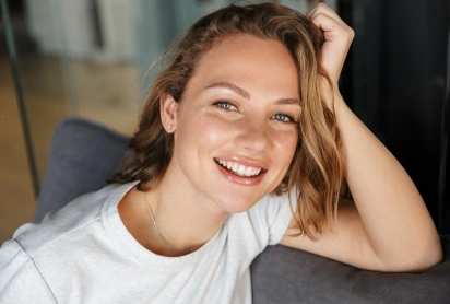 Smiling woman with white teeth, teeth whitening St. Louis, MO